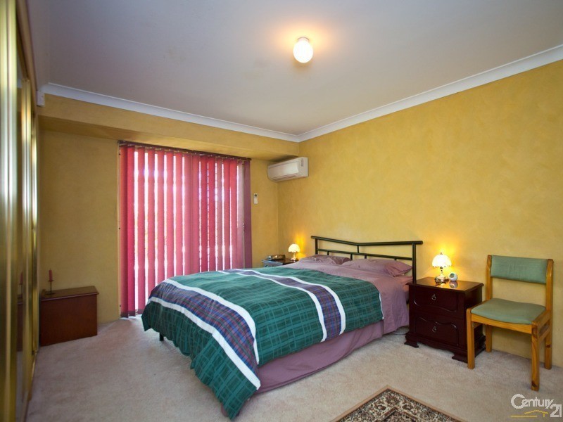 19 Woolerong Walk, Marangaroo WA 6064