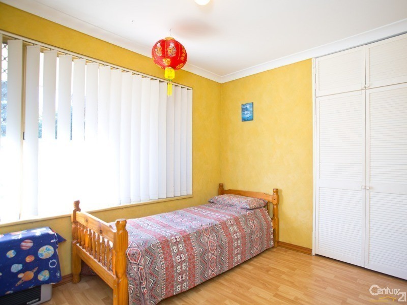 19 Woolerong Walk, Marangaroo WA 6064