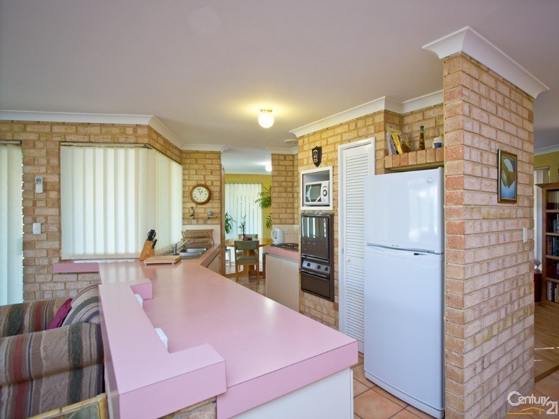 19 Woolerong Walk, Marangaroo WA 6064