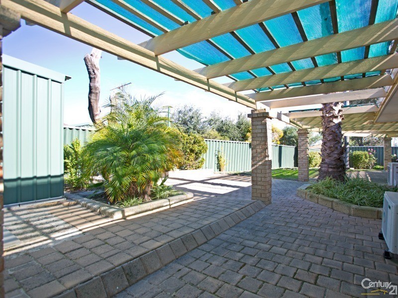 19 Woolerong Walk, Marangaroo WA 6064