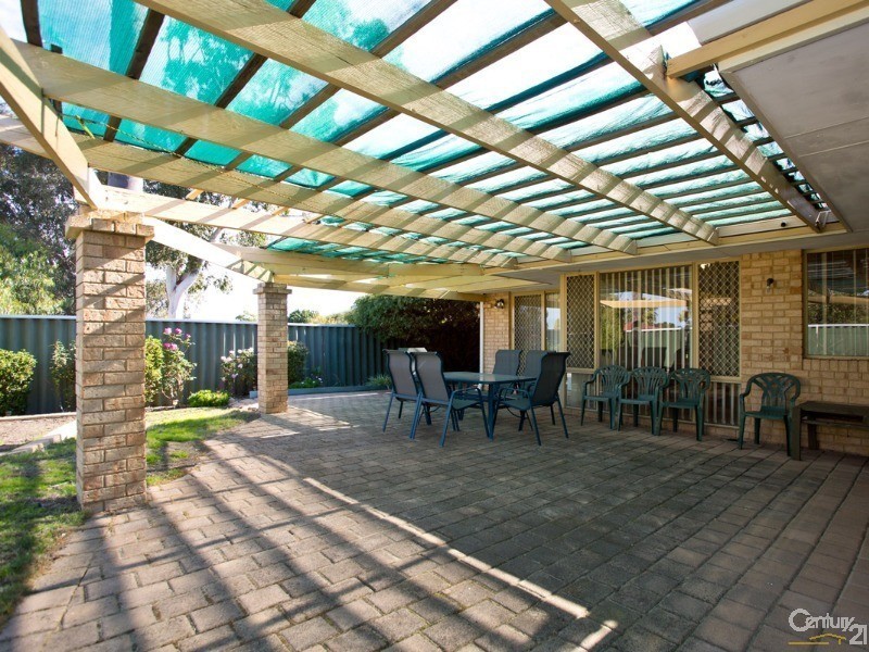 19 Woolerong Walk, Marangaroo WA 6064