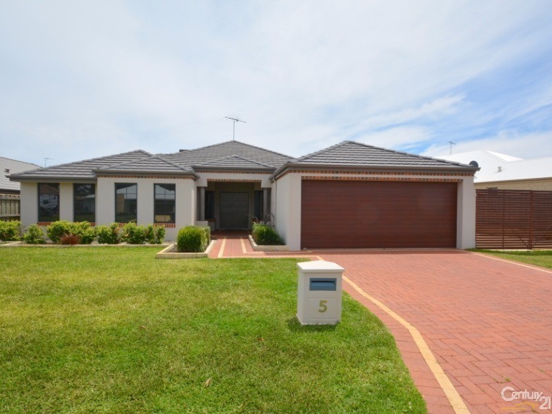 5 Pictum Way, Halls Head WA 6210