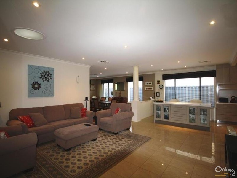 25 Macaulay Crescent, Inglewood WA 6052