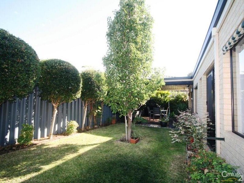 25 Macaulay Crescent, Inglewood WA 6052