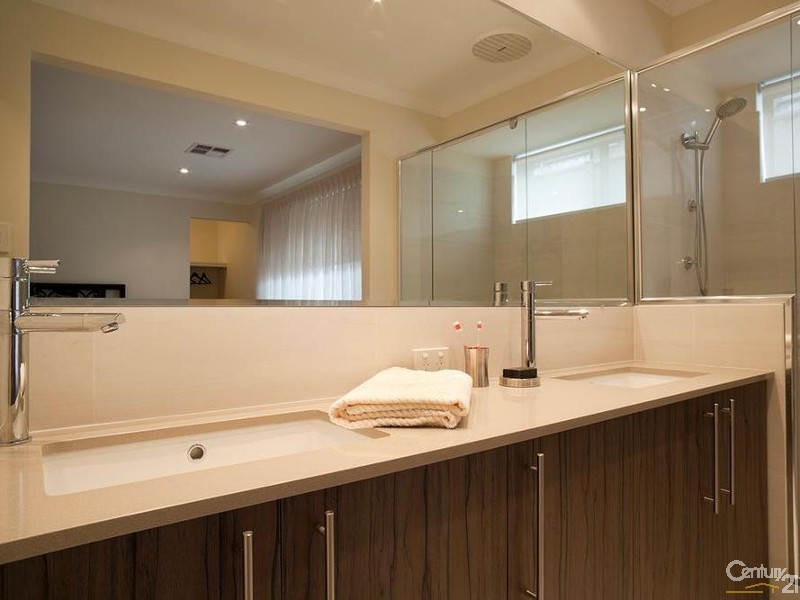 5 Fortis Pass, Wandi WA 6167