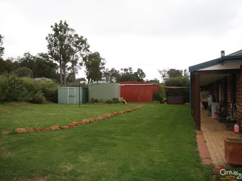 7 Chestnut Road, Jarrahdale WA 6124