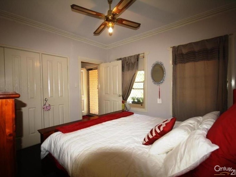 2/15 Fauntleroy Street, Guildford WA 6055