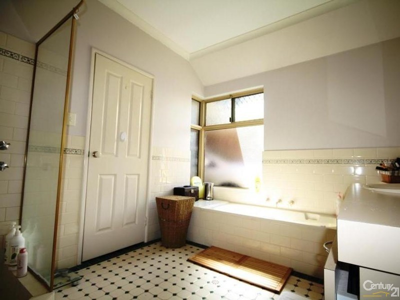 2/15 Fauntleroy Street, Guildford WA 6055