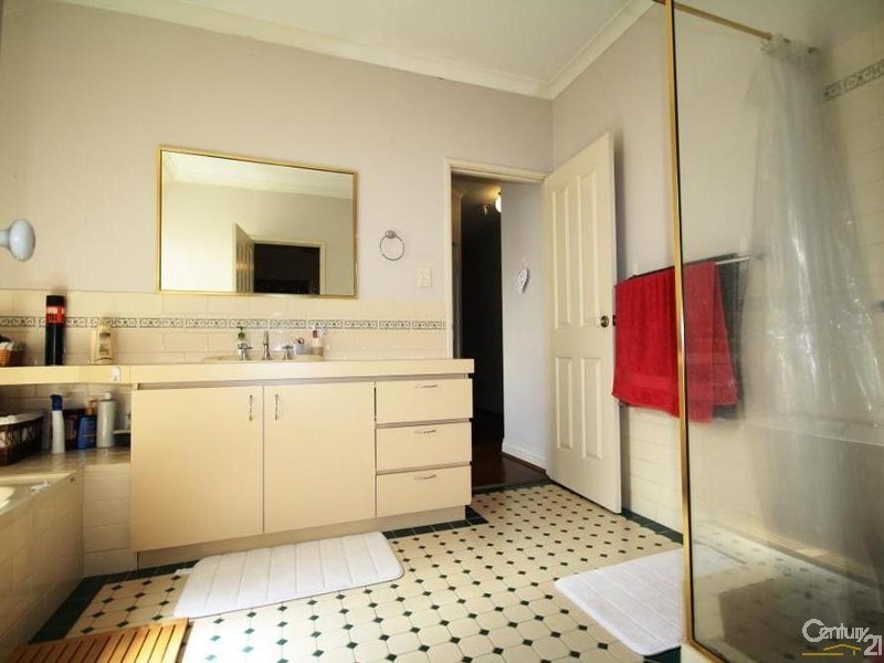 2/15 Fauntleroy Street, Guildford WA 6055