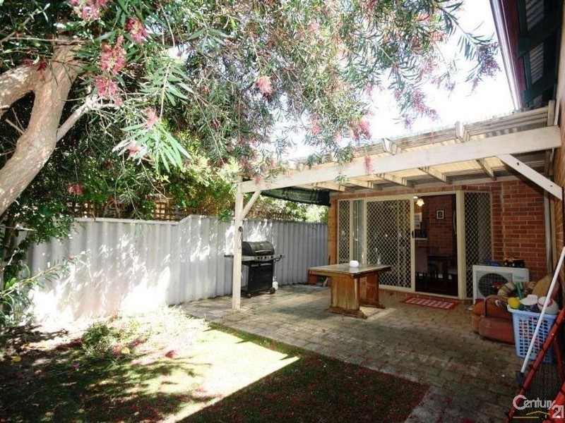 2/15 Fauntleroy Street, Guildford WA 6055