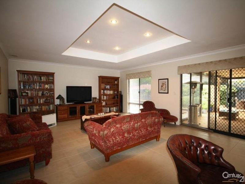 27 Macaulay Crescent, Inglewood WA 6052