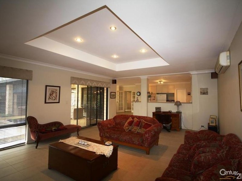 27 Macaulay Crescent, Inglewood WA 6052