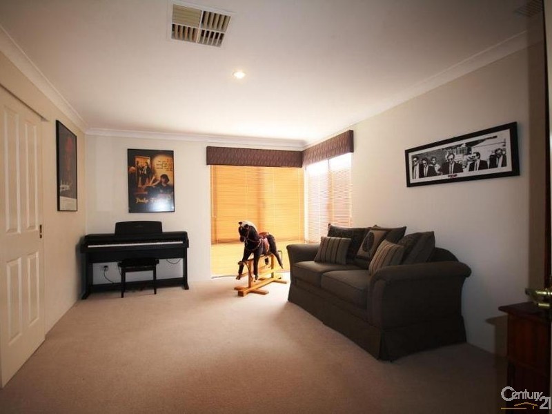 27 Macaulay Crescent, Inglewood WA 6052