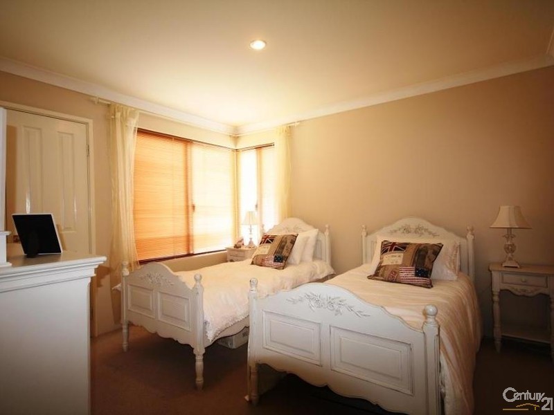 27 Macaulay Crescent, Inglewood WA 6052