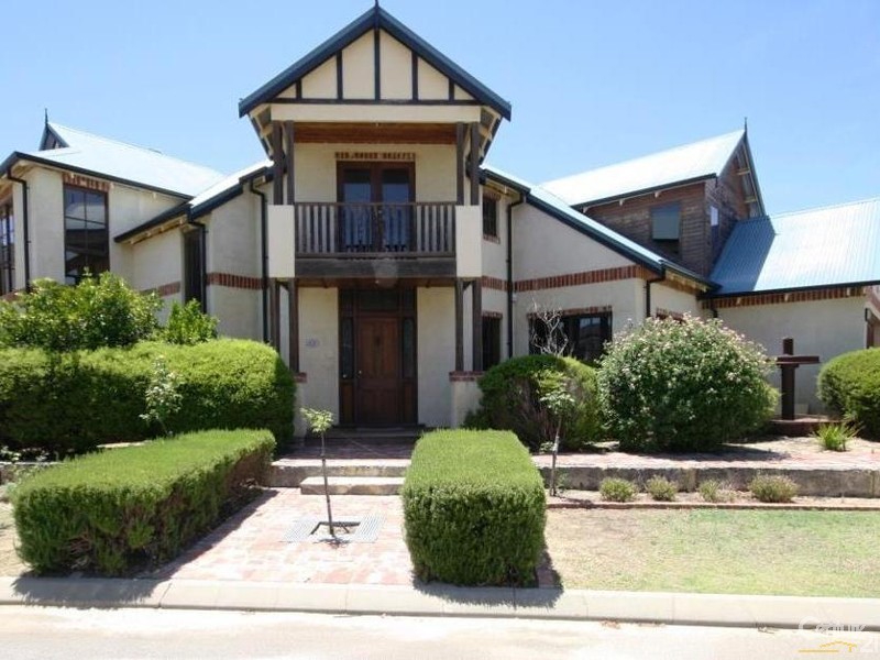 22 Macaulay Crescent, Inglewood WA 6052