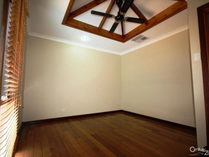 22 Macaulay Crescent, Inglewood WA 6052