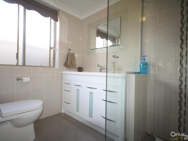 45 Pioneer Drive, Thornlie WA 6108