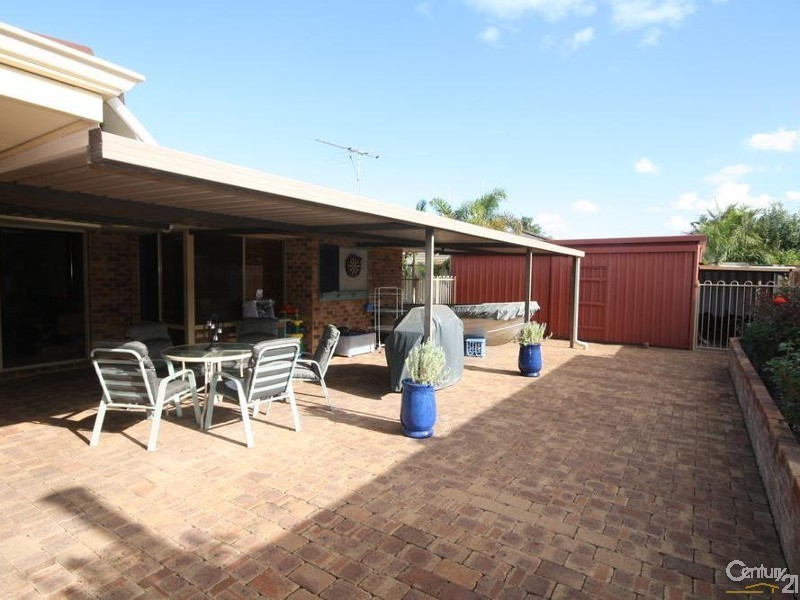 45 Pioneer Drive, Thornlie WA 6108