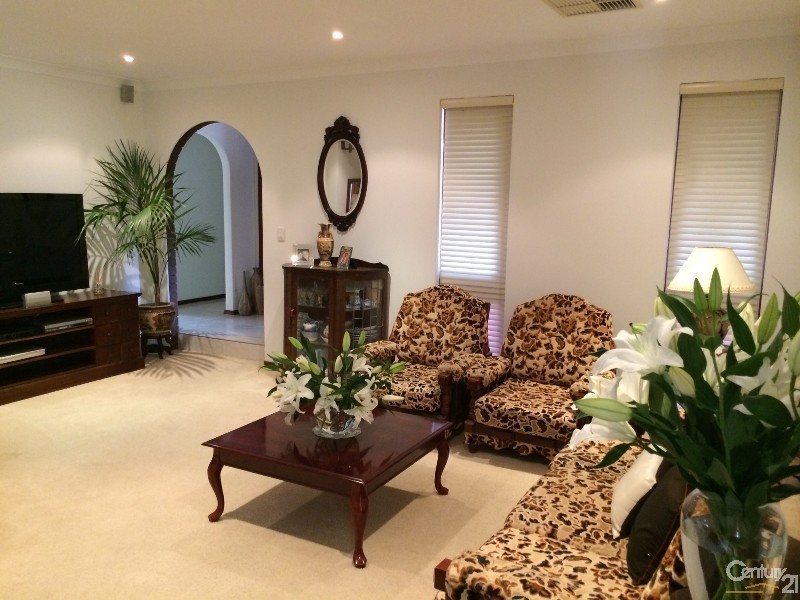 12 Nimrod Place, Hillarys WA 6025