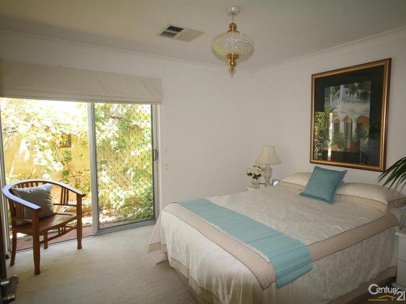 12 Nimrod Place, Hillarys WA 6025