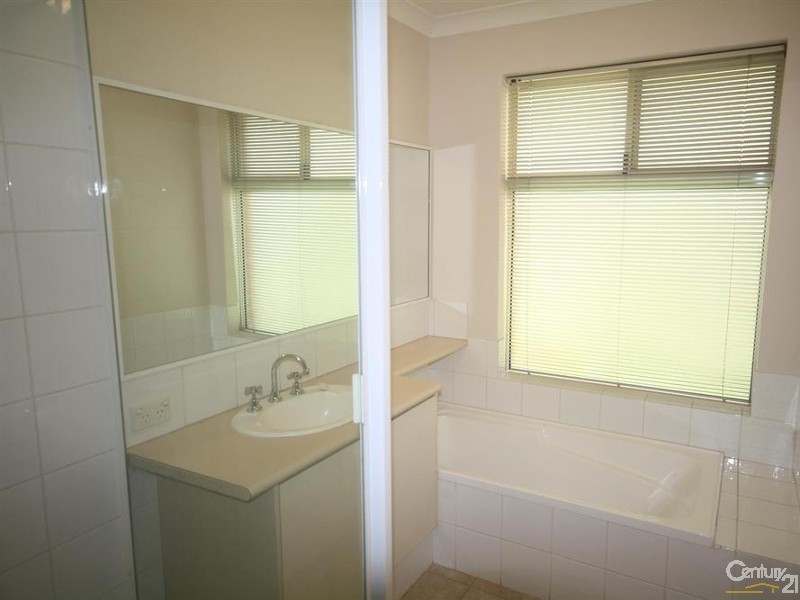 26 Macaulay Crescent, Inglewood WA 6052