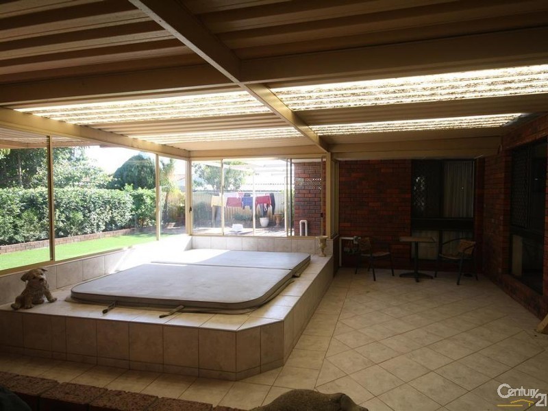 8 Glencairn Way, Parkwood WA 6147