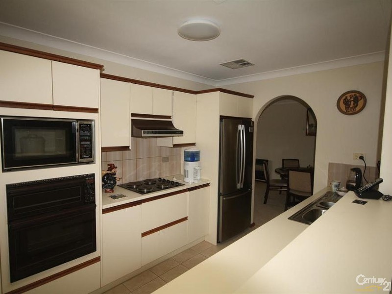 8 Glencairn Way, Parkwood WA 6147