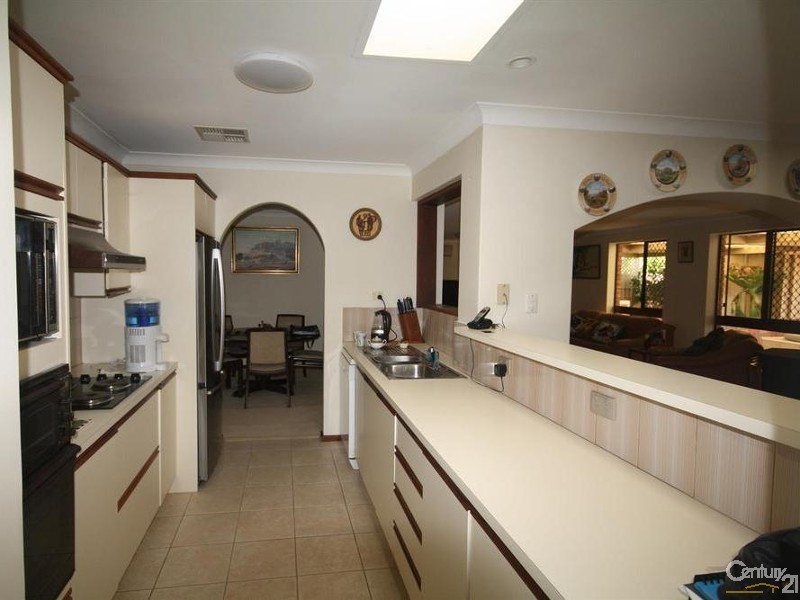 8 Glencairn Way, Parkwood WA 6147