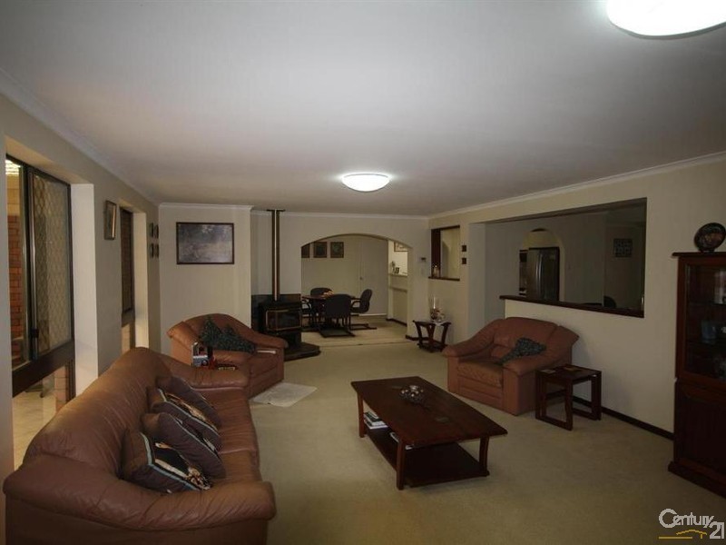 8 Glencairn Way, Parkwood WA 6147