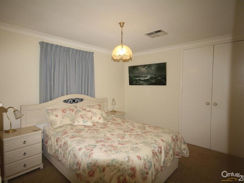 8 Glencairn Way, Parkwood WA 6147