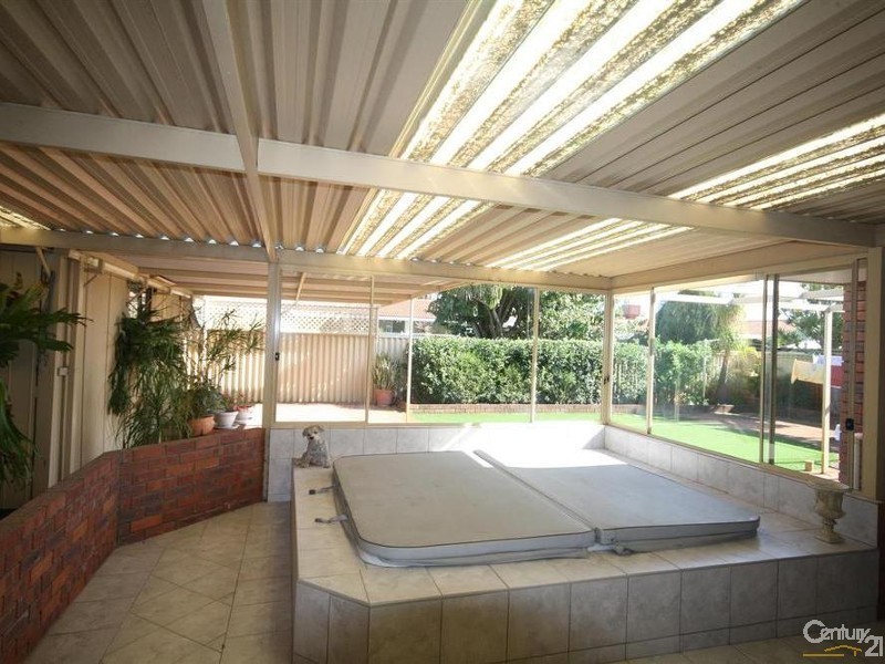 8 Glencairn Way, Parkwood WA 6147