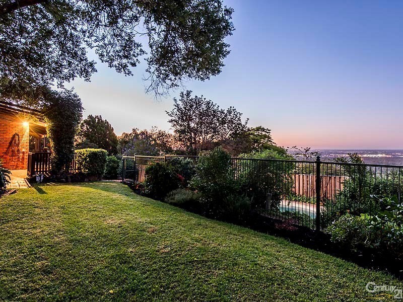 4 Kalamatta Way, Gooseberry Hill WA 6076