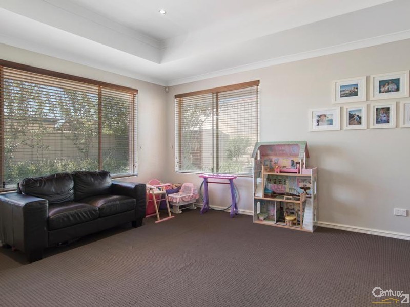 9 Limerick Crescent, Darch WA 6065