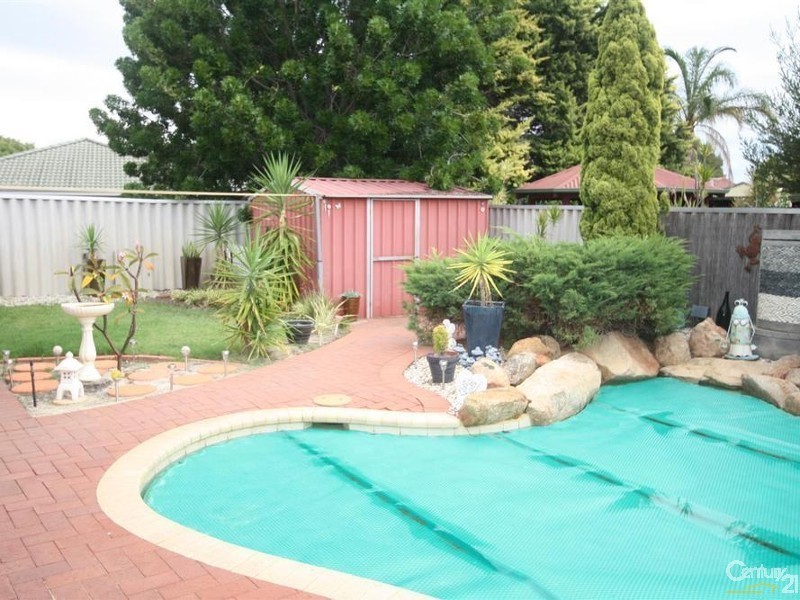 18 Tarragon Place, Thornlie WA 6108