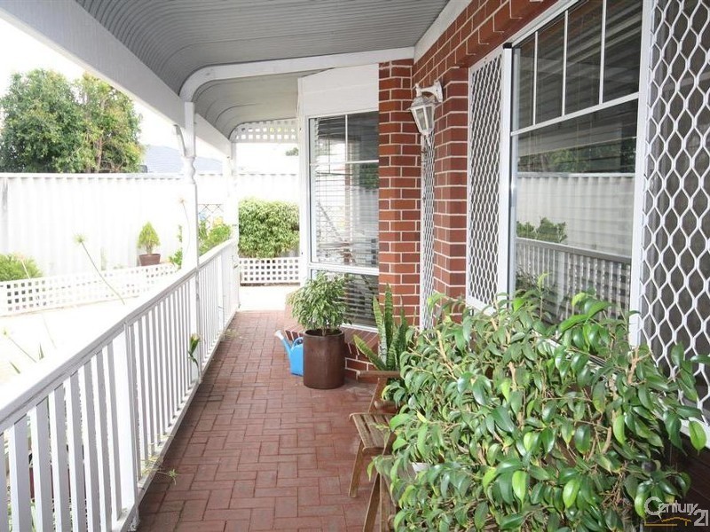 18 Tarragon Place, Thornlie WA 6108