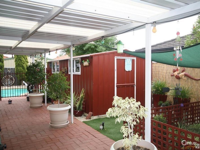 18 Tarragon Place, Thornlie WA 6108