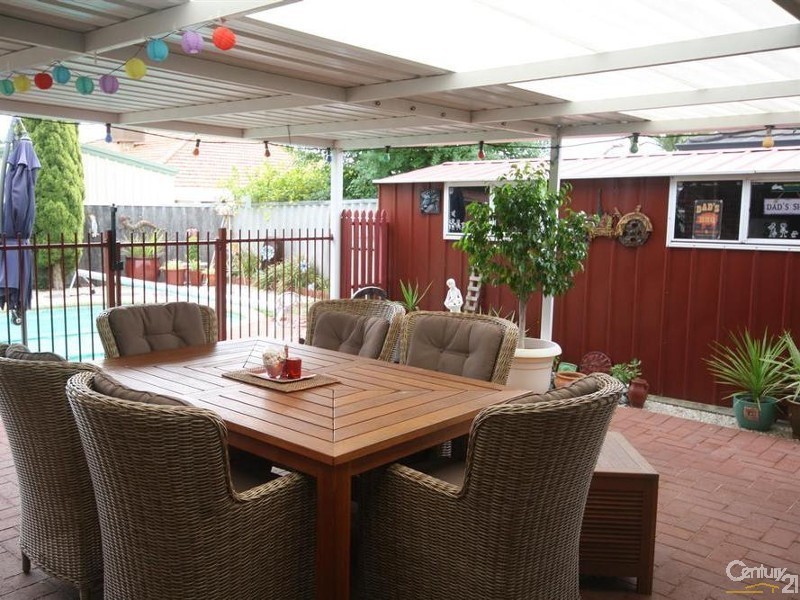 18 Tarragon Place, Thornlie WA 6108