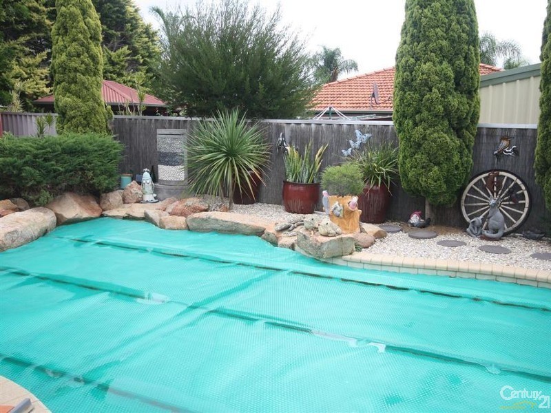 18 Tarragon Place, Thornlie WA 6108