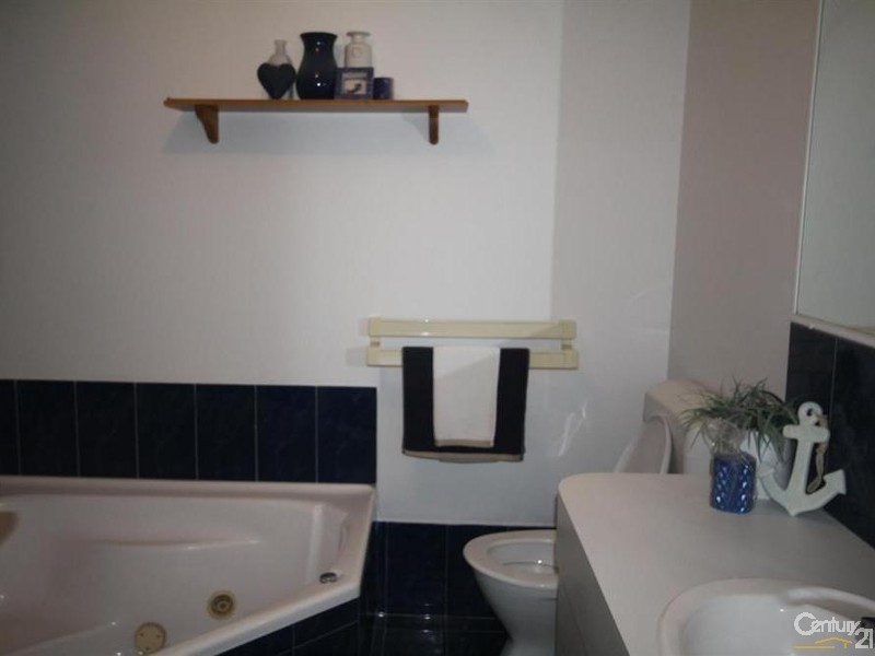 18 Tarragon Place, Thornlie WA 6108