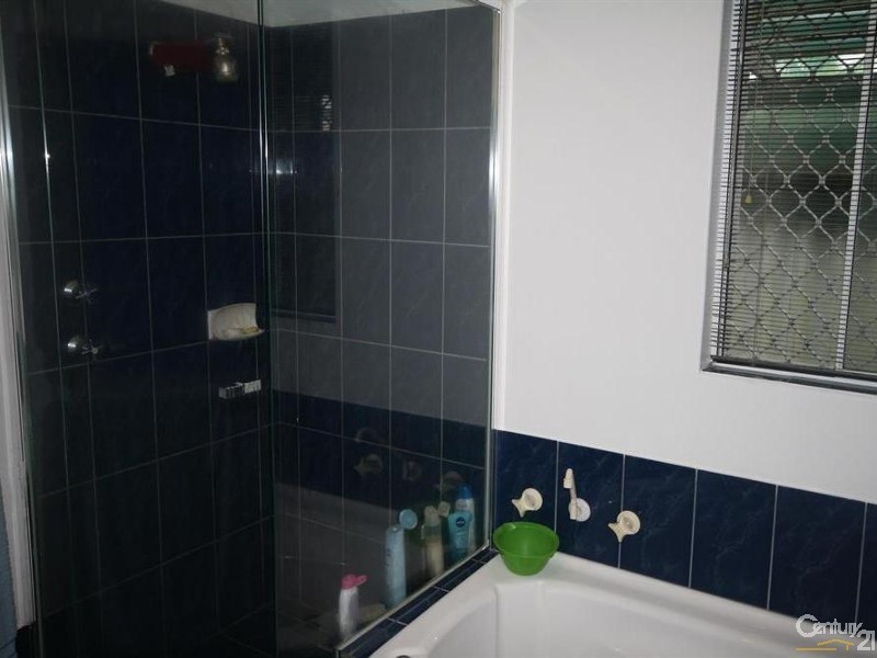 18 Tarragon Place, Thornlie WA 6108