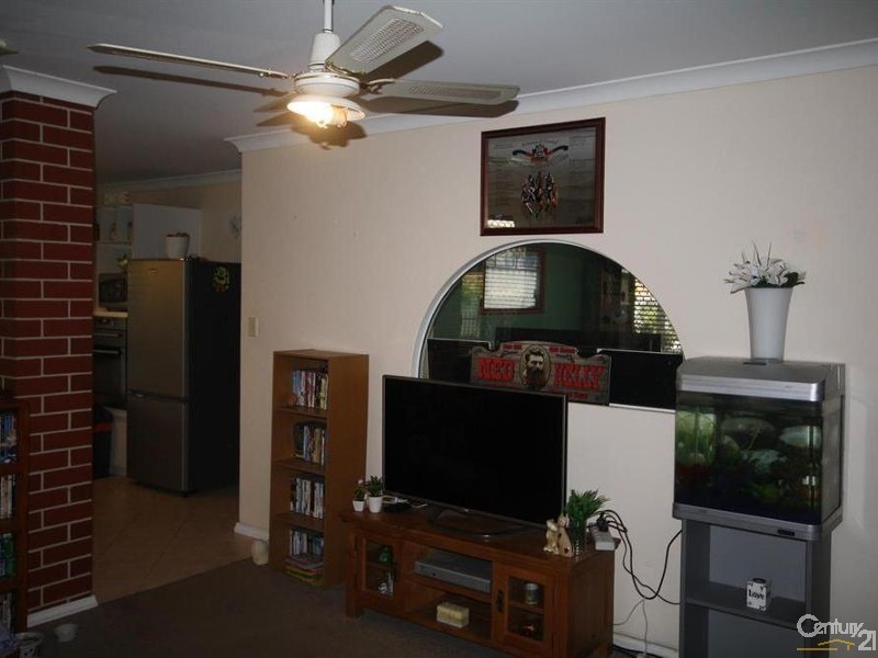 18 Tarragon Place, Thornlie WA 6108