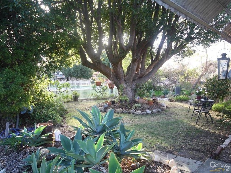 28 Simons St, Coolbellup WA 6163