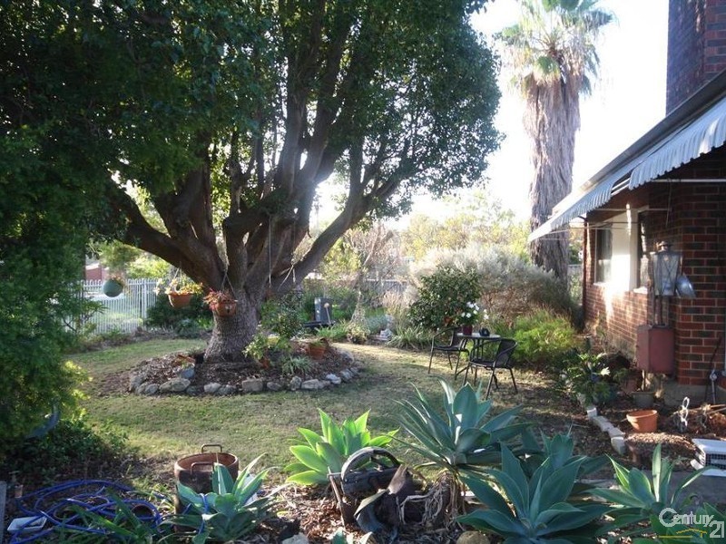 28 Simons St, Coolbellup WA 6163