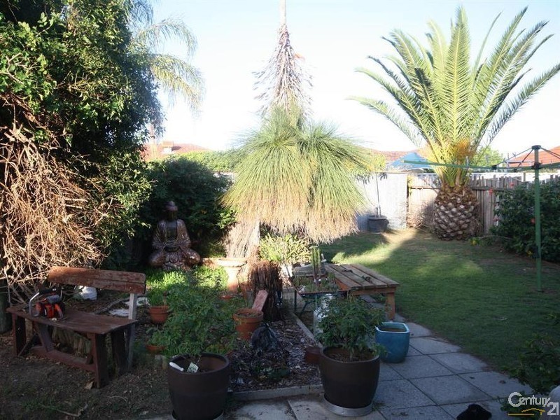 28 Simons St, Coolbellup WA 6163