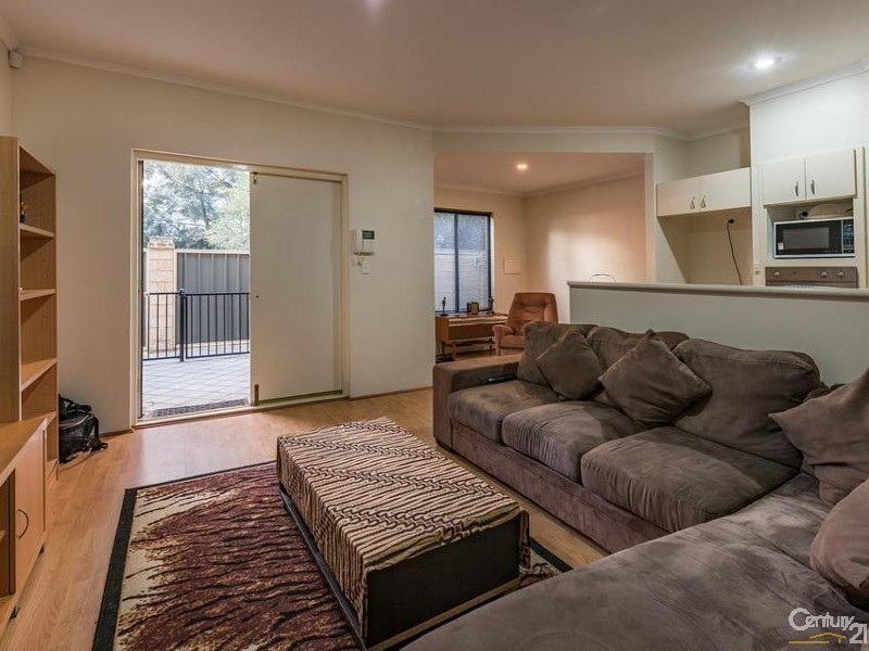 2/10 Leila St, Cannington WA 6107