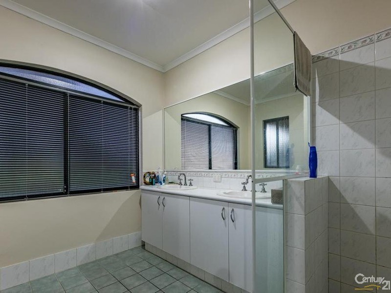 2/10 Leila St, Cannington WA 6107