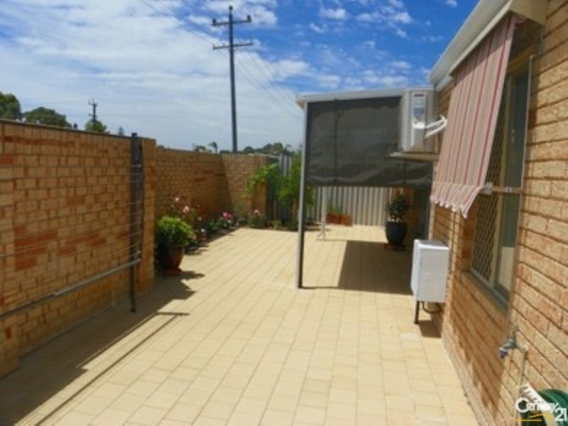 5/8 Ashford Ave, Rockingham WA 6168