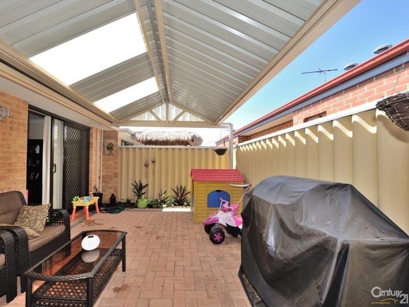 2/4 Bristol Street, Warnbro WA 6169