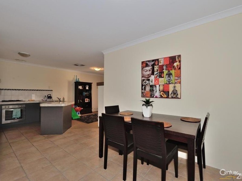 2/4 Bristol Street, Warnbro WA 6169