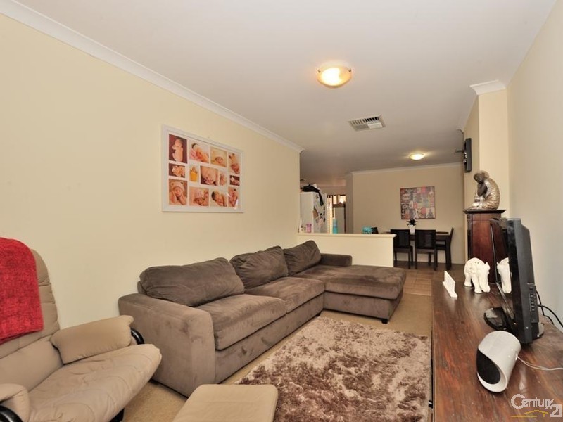2/4 Bristol Street, Warnbro WA 6169